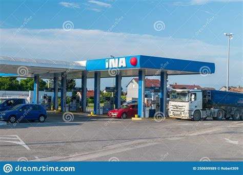 ina gas station|Naslovnica .